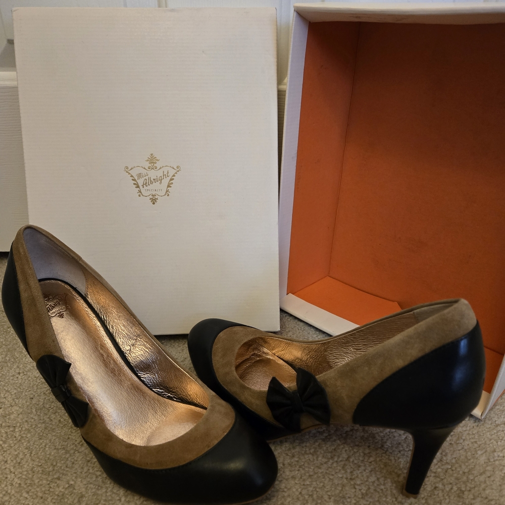 Miss Albright Black and Tan Classic Heels